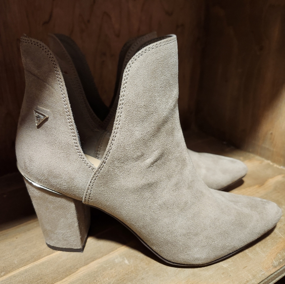 Guess boots